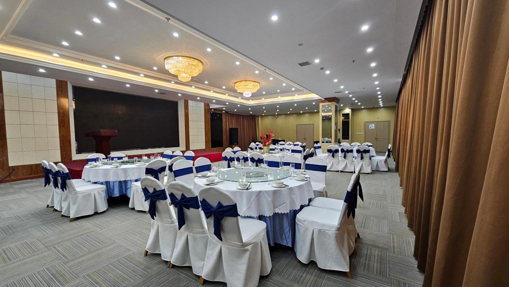 Holiday Inn Express Chengdu Tianfu Square By Ihg - Chunxi Road And Kuanzhai Alley Buitenkant foto